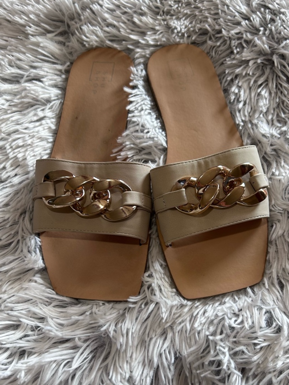 Shu Shop Women's Beige Slide Sandals with Gold Chain Accent-Size 10 -EUC
